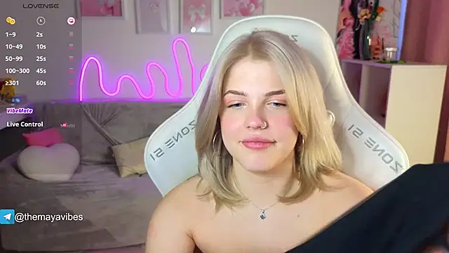 Maya_Rave's cam snapshot