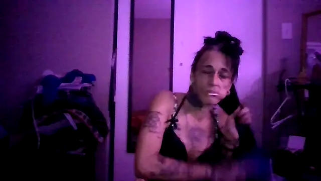 chaoticluvbug's cam snapshot