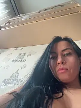 CrazzyChicks live sex cam