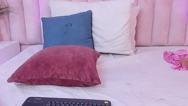 Mia__Walker's cam snapshot