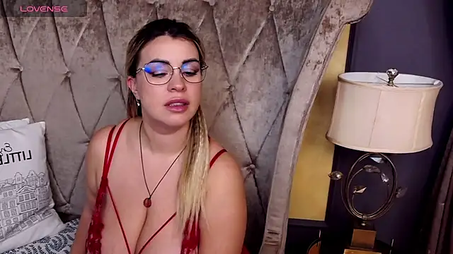 BustyGizelle live sex cam