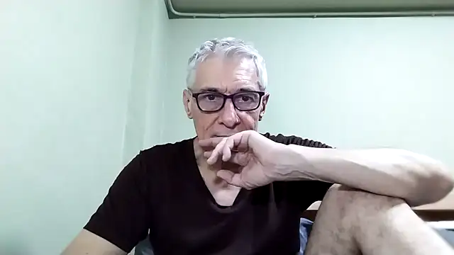 BIGUNCUTHARDCOCK live sex cam