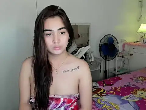 nica_doll live sex cam