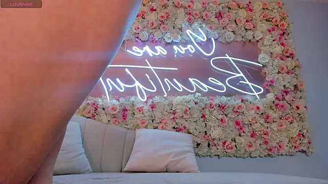 ZaraKafruni's cam snapshot