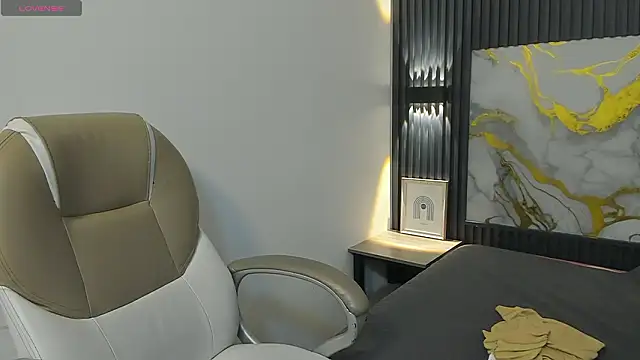 TaylerMiles live sex cam