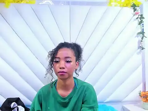 Lunaa_Brunettee's cam snapshot