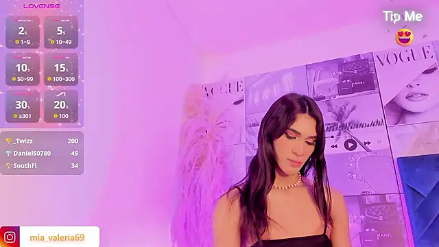 MiaCavallii_ live sex cam