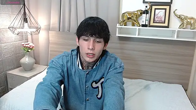 Iantwink18 live sex cam