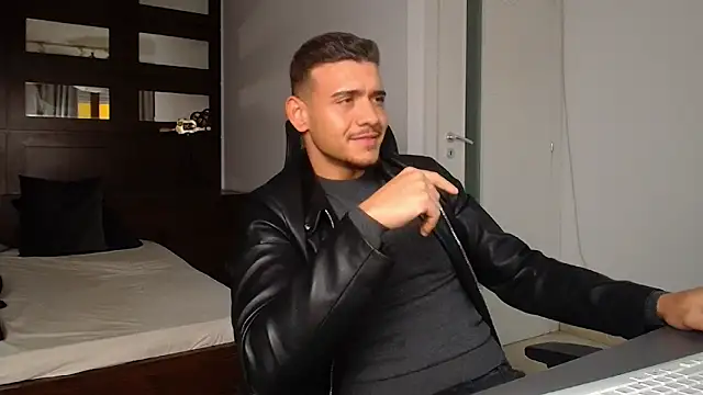 ElijahThorne live sex cam