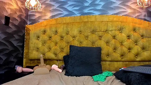 NahomiFireSex's cam snapshot