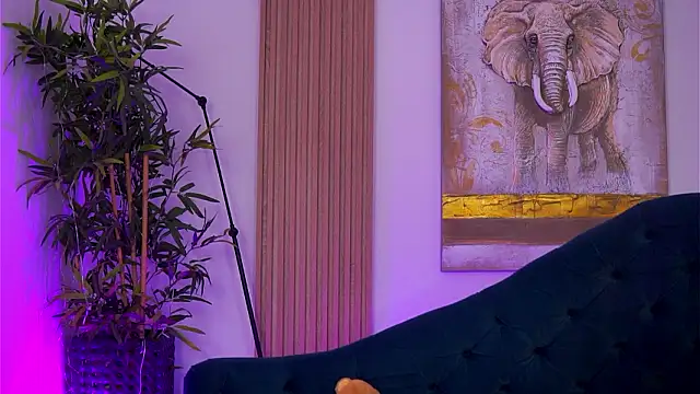 LaraSynn's cam snapshot