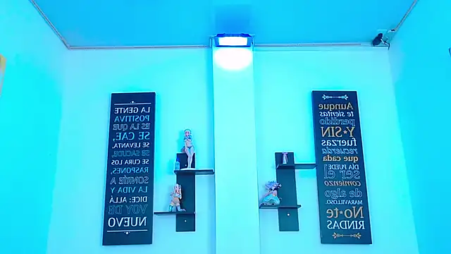 CHLOE_THUNDERS live sex cam