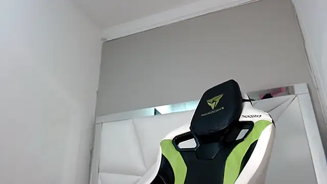 Lil_babyyy_'s cam snapshot