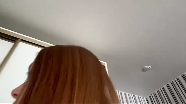 EmilyBubble's cam snapshot