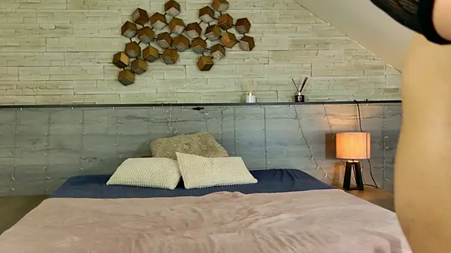 hornyb33_'s cam snapshot