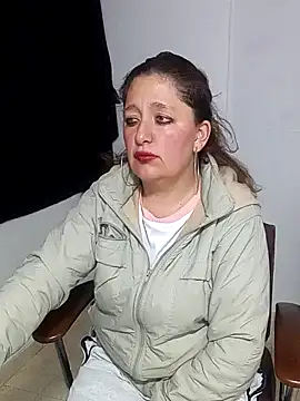 MilfCute_sex's cam snapshot