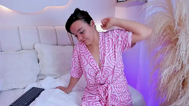 emilyrouss-'s cam snapshot