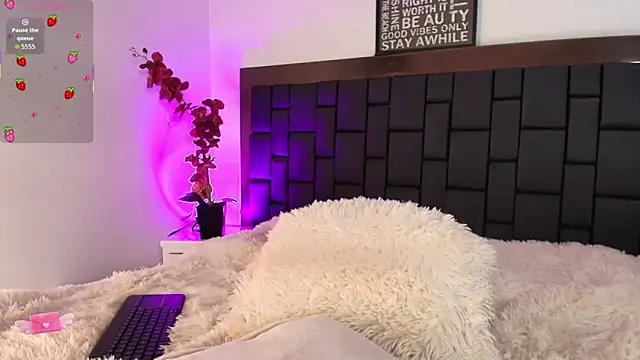 Lexi_Howard_'s cam snapshot