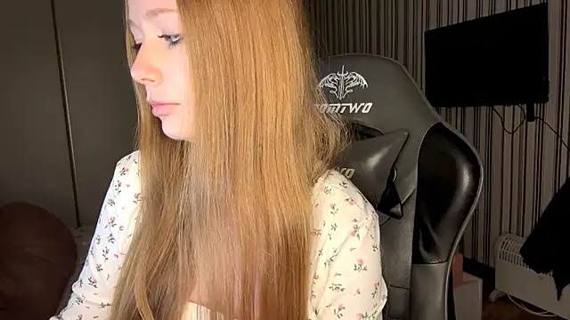 EmilyBubble's cam snapshot