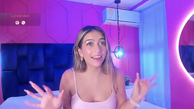 Atenea_cute21's cam snapshot