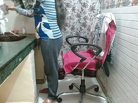 LovingPihu's cam snapshot