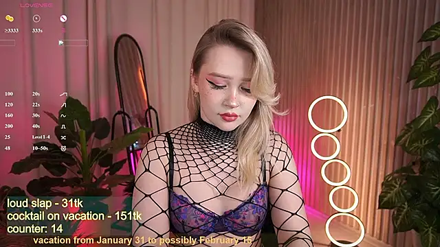 LauraWifeness live sex cam
