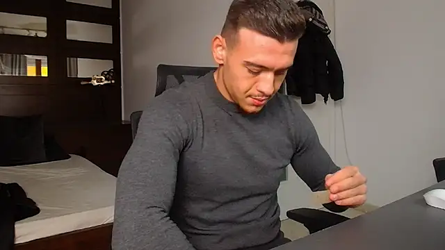 ElijahThorne live sex cam