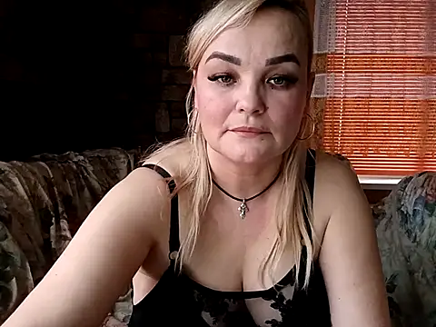 AureliaLove35's cam snapshot