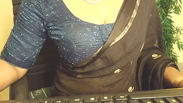 Mallu_Neelaanjanam's cam snapshot