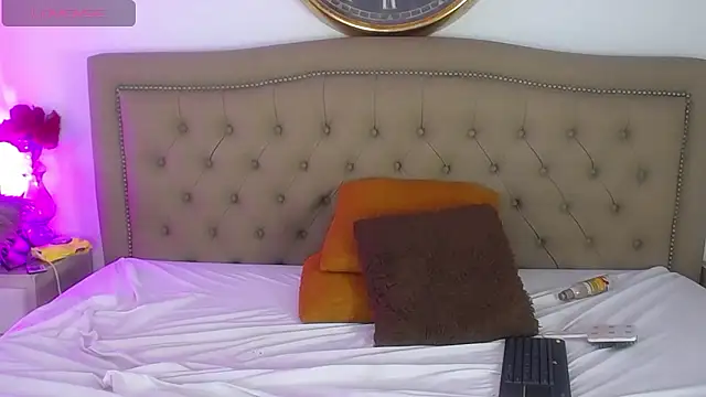 Adara_Ferrara live sex cam