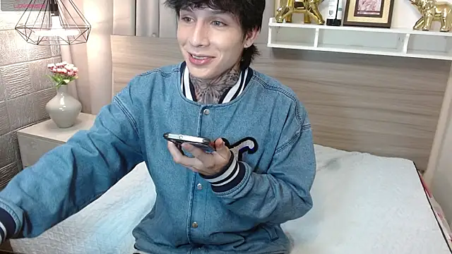 Iantwink18 live sex cam