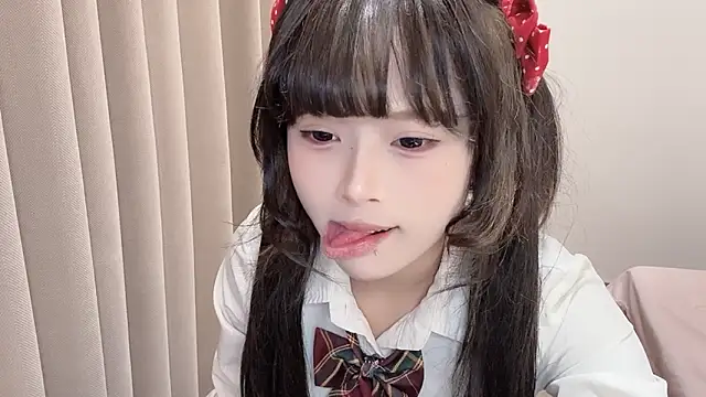 F-Yearn live sex cam