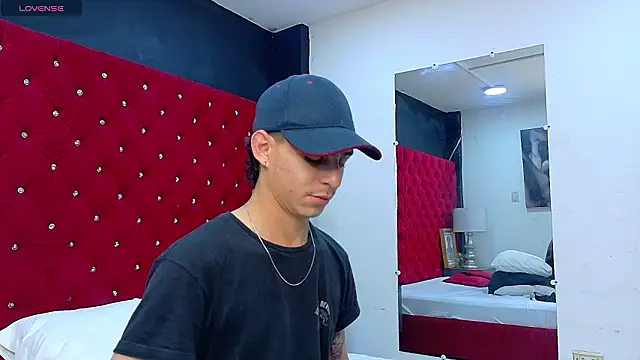 Logan_Woods live sex cam