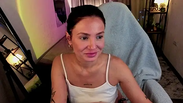 Nailla_Whisper's cam snapshot