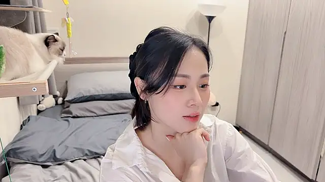 BabyOneDaily's cam snapshot