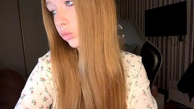 EmilyBubble's cam snapshot