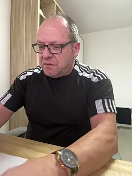 coupleLatinaLovers's cam snapshot