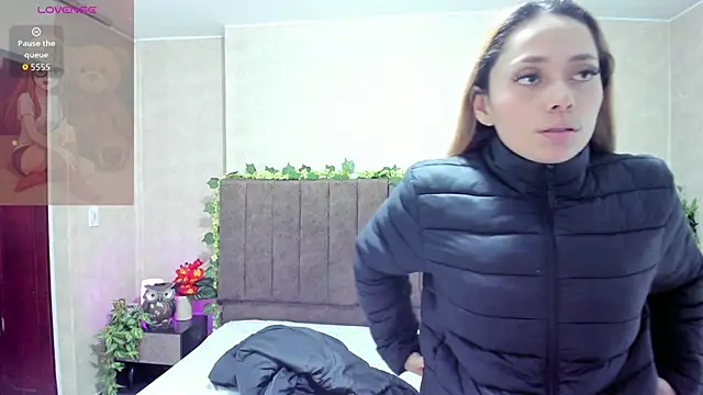 LanaMills_'s cam snapshot