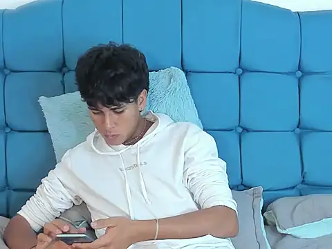 Valentino_Lane live sex cam