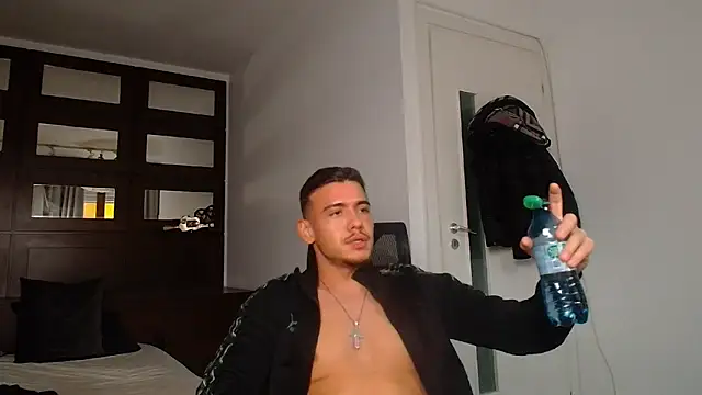 ElijahThorne live sex cam