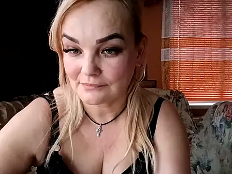 AureliaLove35's cam snapshot