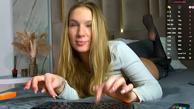 LeslieMines's cam snapshot