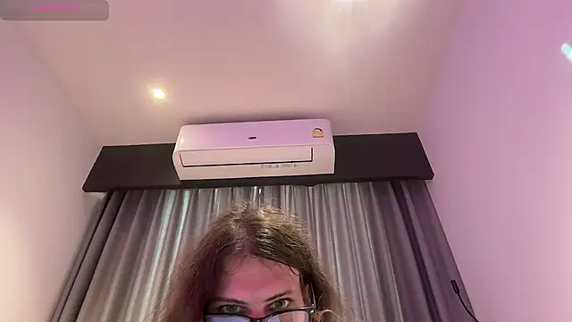 AlicePinkhead live sex cam