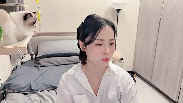 BabyOneDaily's cam snapshot