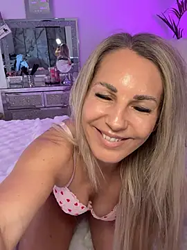 JulieSol live sex cam