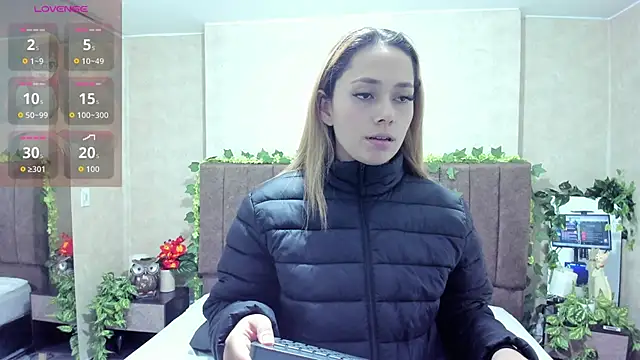 LanaMills_'s cam snapshot