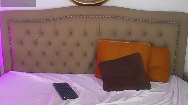 Adara_Ferrara live sex cam