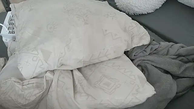 CeriseLapine live sex cam