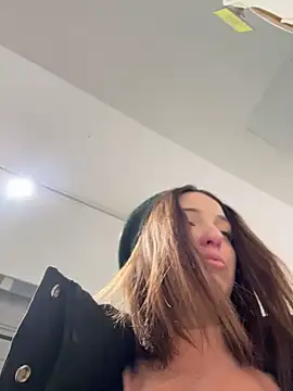 DollyTall's cam snapshot