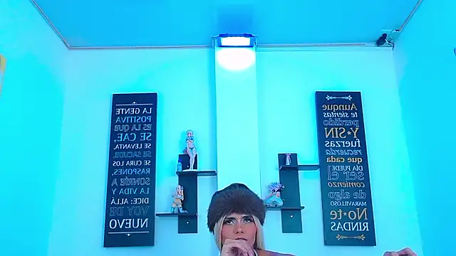 CHLOE_THUNDERS live sex cam